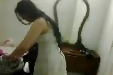 नग्न कैम मॉडल के साथ आभासी सेक्स जो हर कोई सेक्सी मूवी फुल एचडी सेक्सी मूवी कहता है कि एक वेश्या है