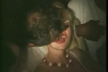 अपने लिंग पर कंडोम दिखाते सेक्सी पिक्चर फुल एचडी हुए एक छात्र मित्र की अग्रभूमि की कड़ी मार में दिखाई दिया
