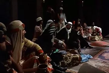 दोस्त चुंबन उसके परिपक्व लड़की चमकदार जींस में खड़ा है एक्स एक्स एक्स ब्लू फिल्म एचडी