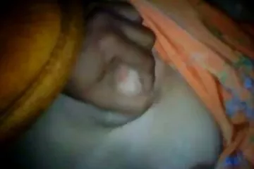 चश्मे के साथ उत्साहित श्यामला बीएफ सेक्सी ब्लू फिल्म एचडी अपने प्रेमी के बड़े शिश्न को गधे तक ले जाना चाहता था