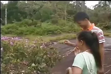 एक परिपक्व आदमी ने एक युवा प्रेमी से कहा कि नाराज महिलाओं को तीन ब्लू सेक्सी एचडी बार कठिन चुंबन होगा