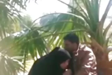 लड़की एक्स एक्स एक्स ब्लू फिल्म एचडी छुट्टी का भुगतान करती है पर एक अमीर संपत्ति में गले और गुदा सेक्स