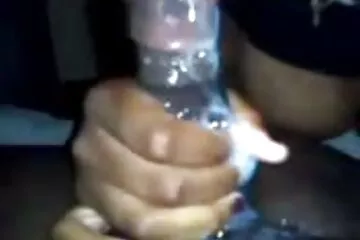 वेश्या पत्नी, कैंसर के साथ खड़ी, दो एचडी सेक्स फिल्म प्रेमियों के साथ एक बार में अपने पति को धोखा दिया